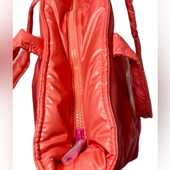 Wildfox NWT Fun Pink Peach Quilted Lips Puffy Beach Travel Tote - Picture 6 of 8